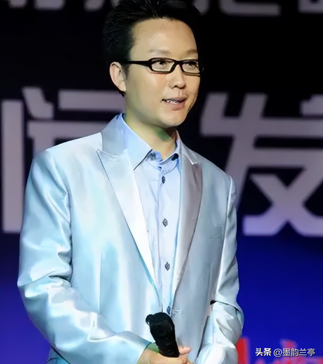 善恶终有报！47岁“跌落神坛”的李玉刚，终是活成了“跳梁小丑	”