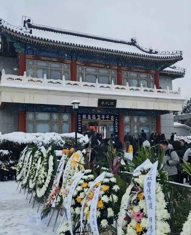 雷军在聂卫平葬礼上的一个特殊举动，实现口碑暴涨