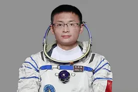 航天员桂海潮归队后，不是现役军人，能否被授予航天功勋奖章图片