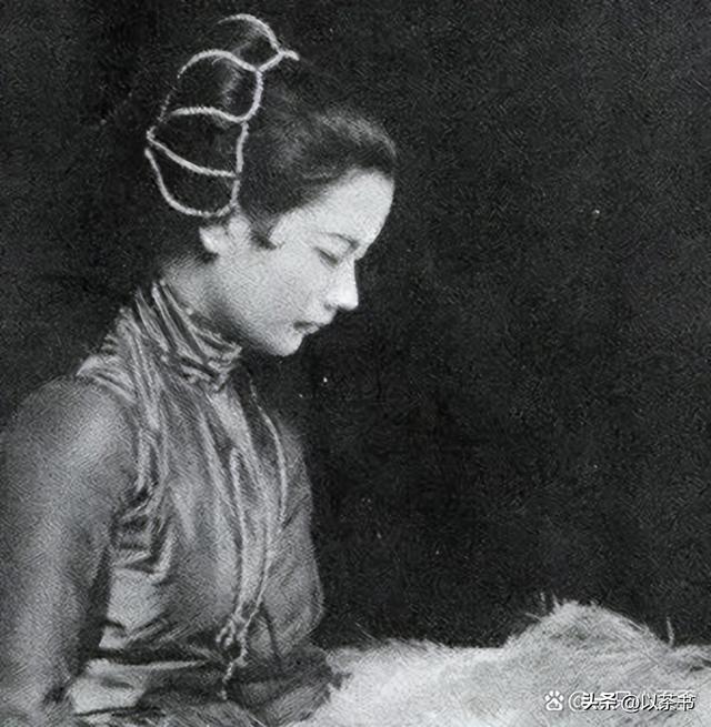 她是上海首席名媛，和戏子私奔生下6个孩子，如今个个都家喻户晓