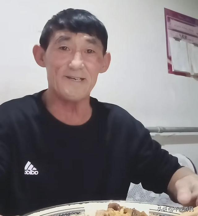 新疆网红大叔木合依提去世,因喝酒导致心梗,愿望是给儿子买楼房