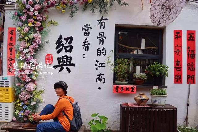 浙江绍兴蕺山街的苦楝花海，极富江南水乡情韵，是拍照的绝佳之地