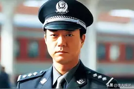 演员董勇：演了一辈子警察，被哥嫂逼着去相亲，47岁当爹乐开花图片