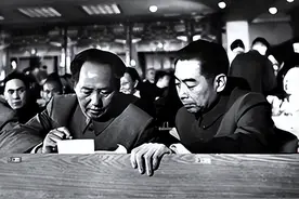 1955年，周总理专机坠毁，毛主席安排周密部署，帮他金蝉脱壳图片