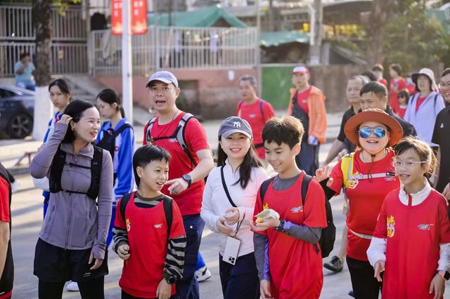 2025全国群众登山健身大会（保亭站）成功举办