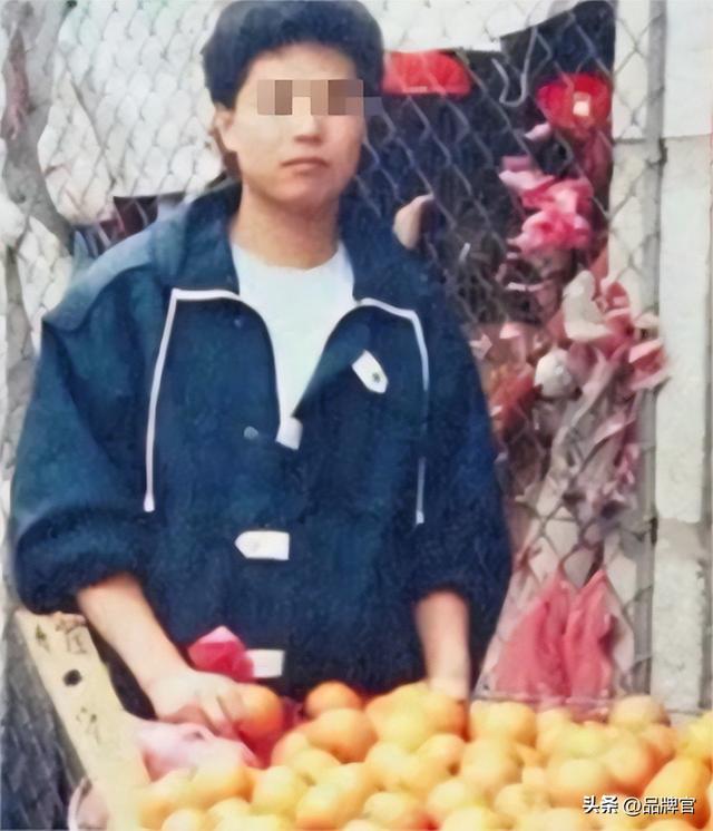 京东又带头卷起来了！“低价炮”轰向香港，港人狂喜薅爆货架
