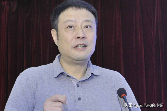 没想到，主持央视天气预报将近30年的宋英杰，竟是兼职“临时工”