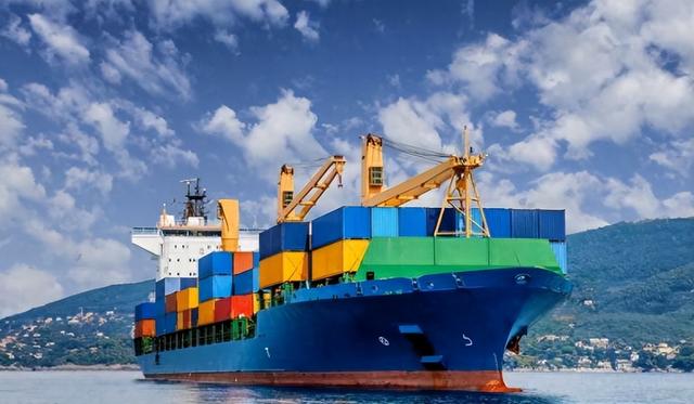 中国贸易顺差突破万亿美元，这个数字背后，正在发生什么？