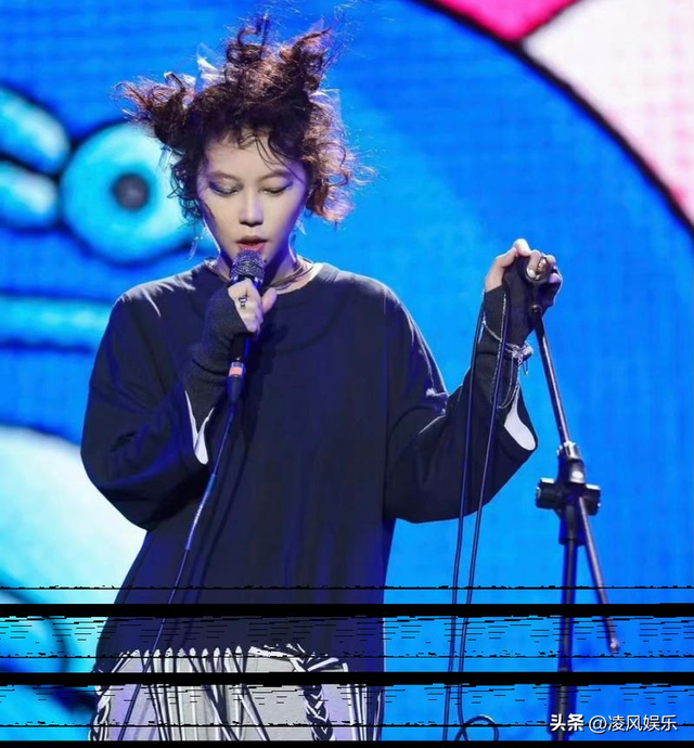 56岁的王菲怎么也想不到，28岁的大女儿如今也已经开始为她争光了