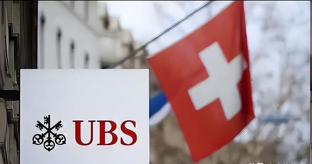 历史开了个玩笑，先倒下的不是乌克兰，而是百年中立的瑞士？