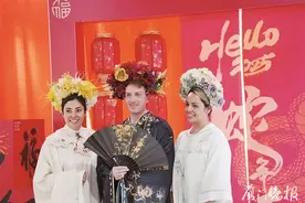 港澳台侨学子体验非遗簪花“蟳埔风情”！图片