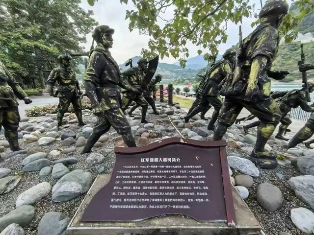 必走一次长征路！从瑞金到延安，27天跨9省区、翻雪山、过草地