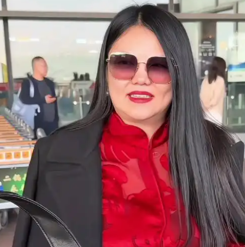 胃癌传闻真相大白半年，49岁赵薇再迎坏消息	，连累的何止闺蜜李湘