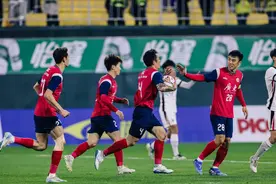 省港杯首回合点射拯救广东队！重返越秀山，“老姜”依旧“辣”图片