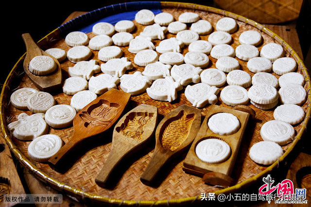 徽州古城2025终极攻略曝光！鱼灯展+非遗狂欢+暗黑美食