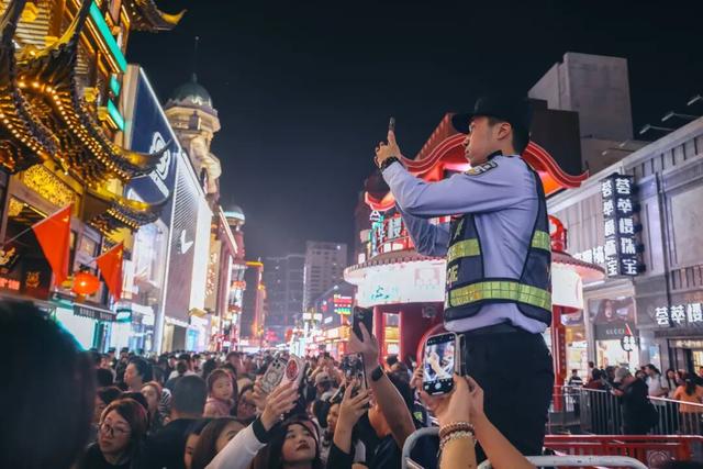 游客：为什么总想对"大喇叭"说"收到"？#平安护航#