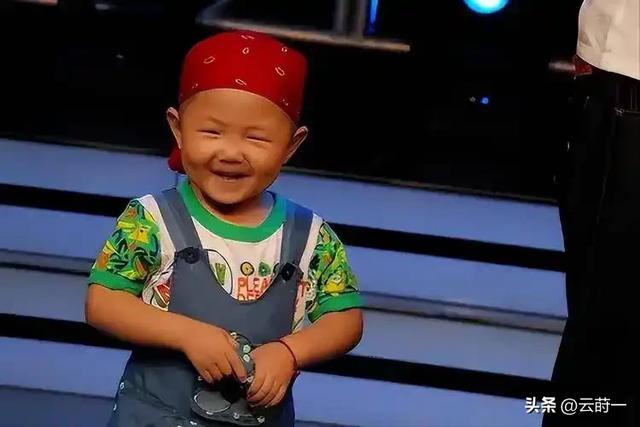 3岁上央视，5岁登春晚	，7岁就年薪百万，没想到现在却成了这样子