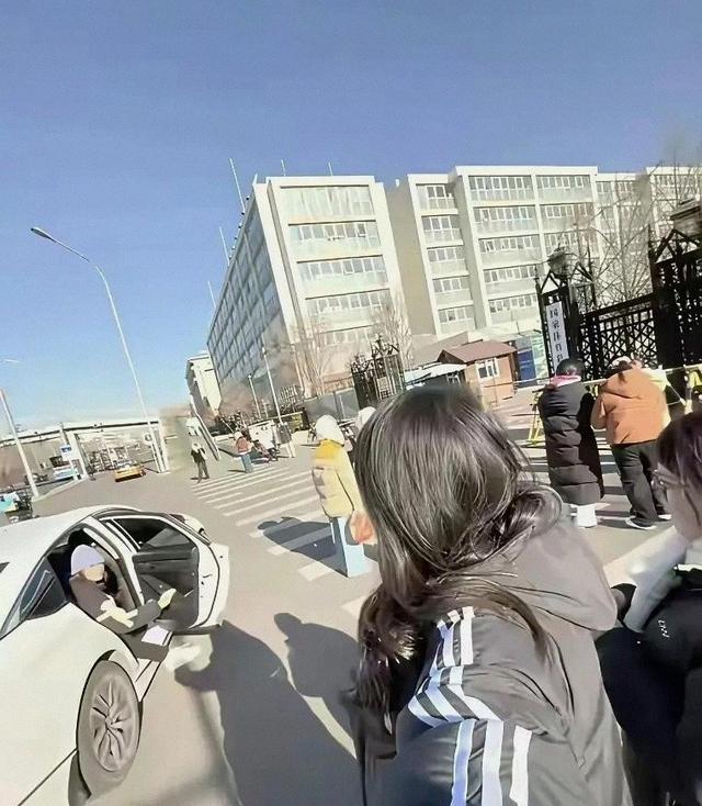 全红婵回队了，她变化很大	，身高快170了吧，留起长发，气场更强