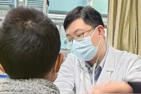 期末9岁男孩越来越不听话，还发出“怪声”！医生：不要一直提醒图片