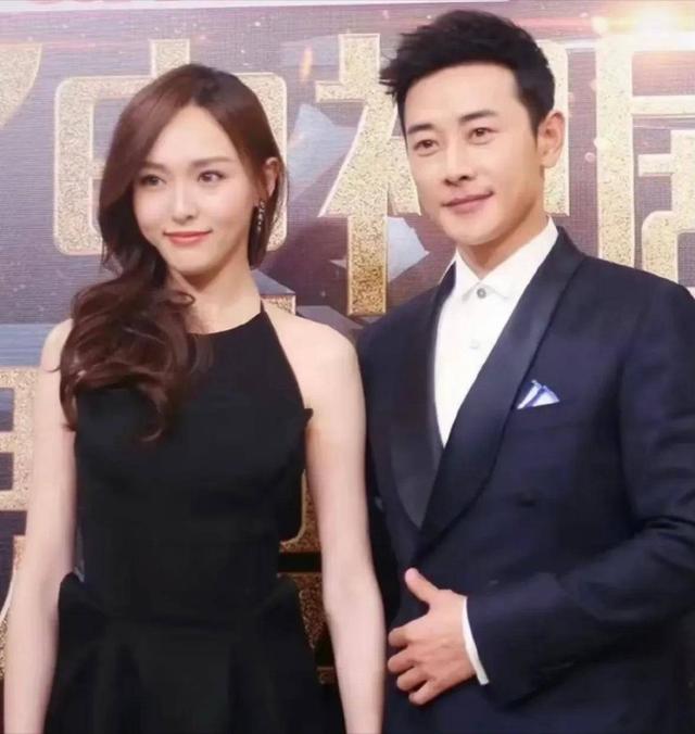 罗晋携任素汐与母亲去祈福