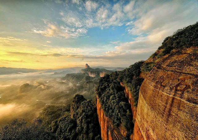广东北部的锦江，其流域内有丹霞山