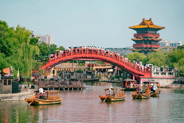 这座地级市的百年老站，最近客流超火爆！