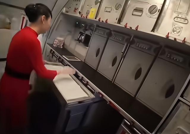 刁难乘务员的宋某"社会性死亡"：更多黑料被扒，曾有空姐被逼辞职