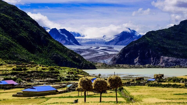 西藏必打卡的冰川秘境！漂浮冰山的湖泊，美到窒息