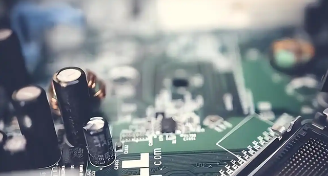 哈尔滨工业大学突破的不是光刻机技术，外媒：中芯国际“赢麻”了