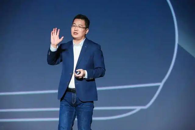 小米要进世界百强？卢伟冰揭秘：如何从苹果手里抢用户