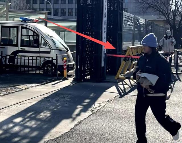 全红婵回归！不见陈若琳接送，长发造型惊艳粉丝围拍现场