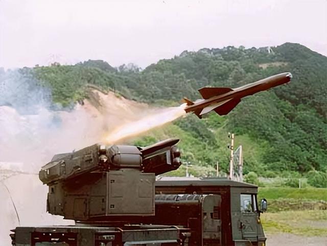 日本3箭齐发，高市通知中国2个不变，备战细节曝光，局势恶化？