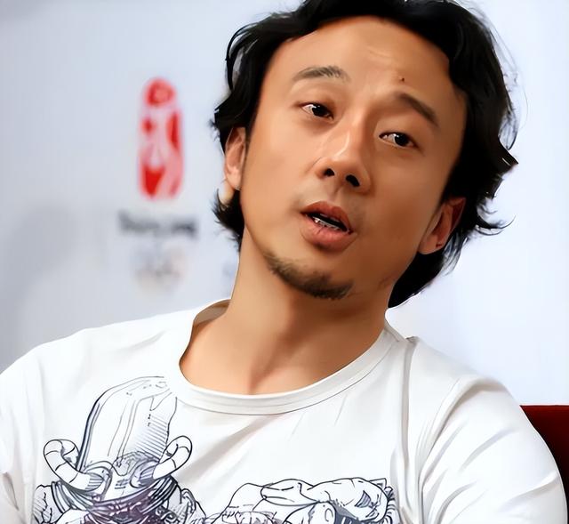 官媒对成龙的称呼变了，三字之差释放强烈信号，王晶的话有人信了