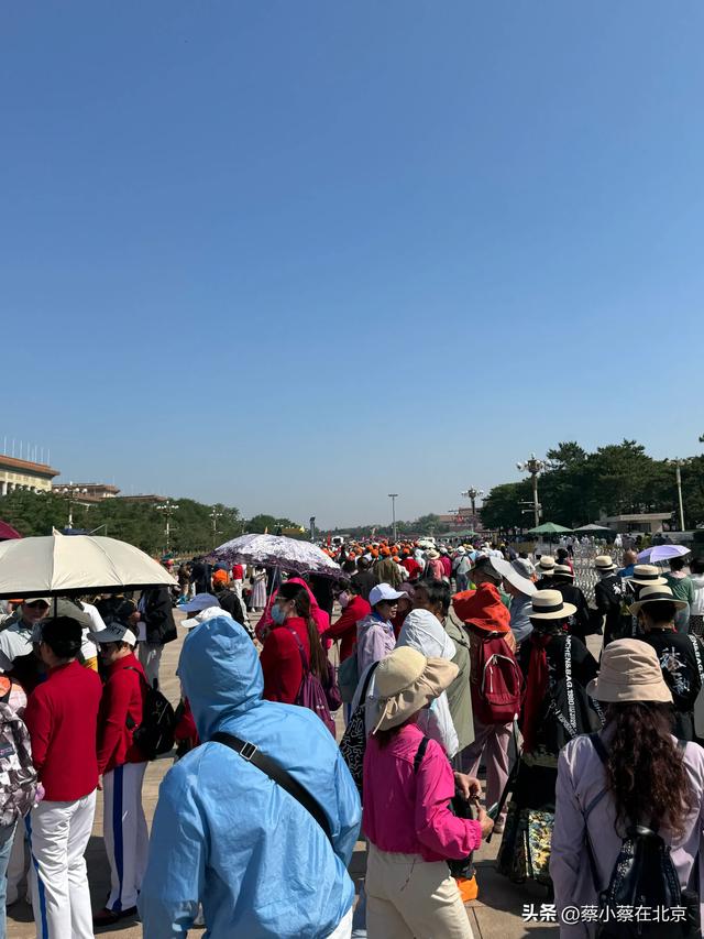 2025年10月14日，北京毛主席纪念堂前发生的真实场景，大家看看吧