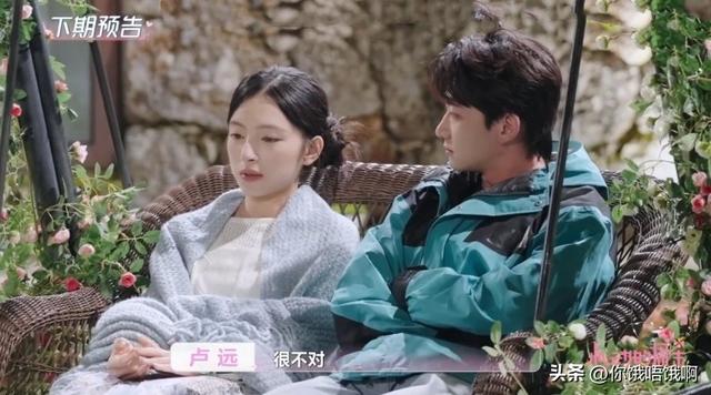 真情侣腻腻歪歪眼里都是你，假情侣全程摆脸没有对视