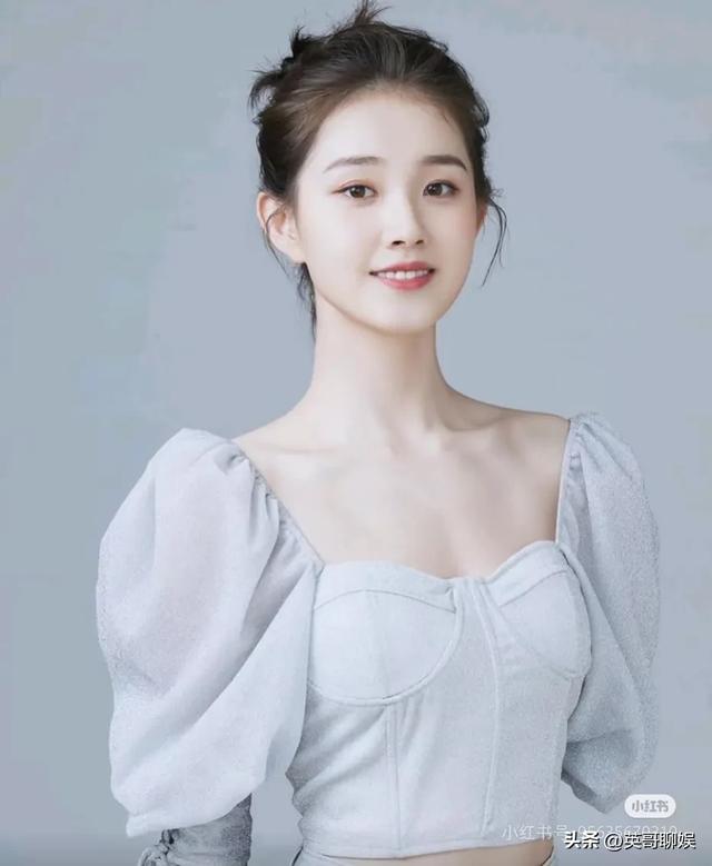 看似「清纯」实则“风骚”的四个短剧女演员，妖艳绝不输“妲己”