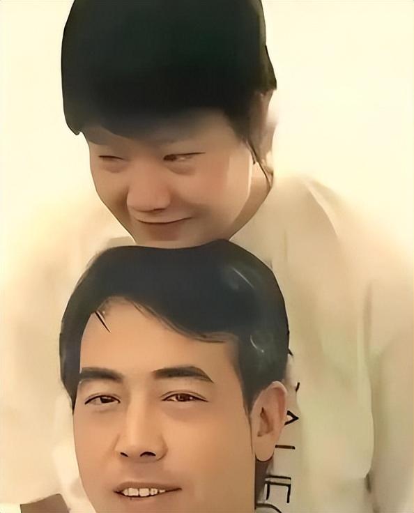 陈凯歌前妻洪晃晒京郊院子，空地上百平	，爱马仕被她拍出廉价感
