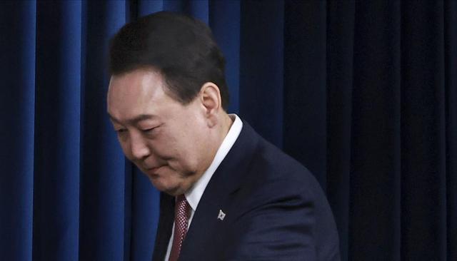 一听有机会出去，尹锡悦立马变脸，只要不被判死刑，他都愿意配合
