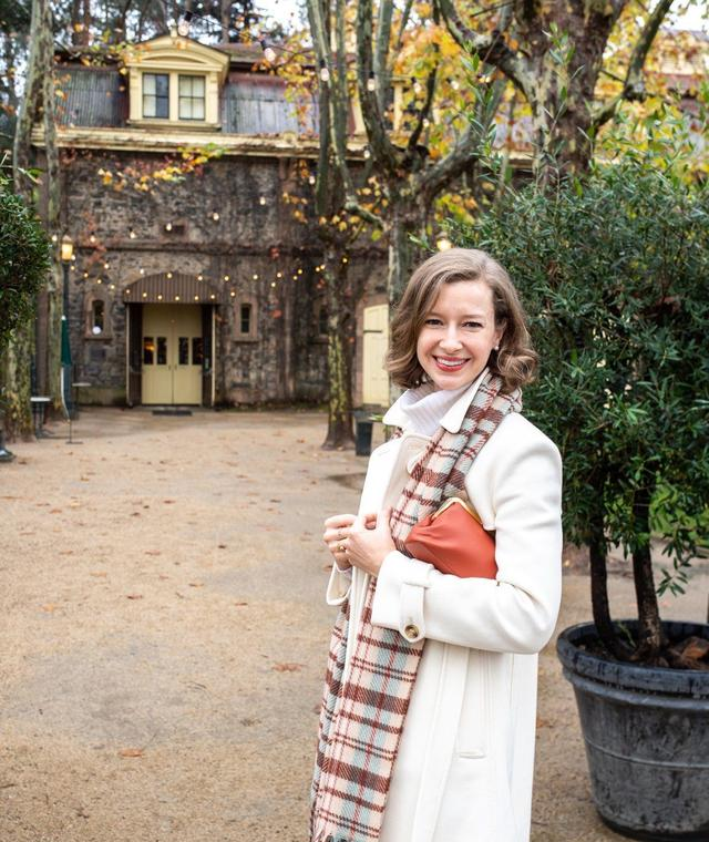 被这位博主穿搭惊艳，人过中年穿衣不花哨	，基础款穿出英伦腔调