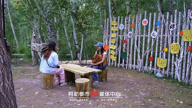 阿勒泰市22℃清凉！ “一湖一林”获赞天然空调