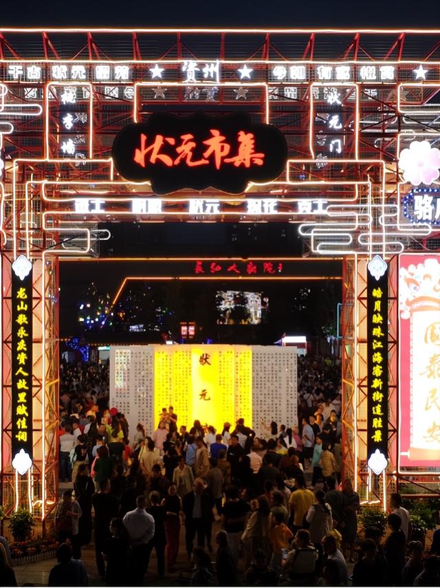 不敢想象周一的午后，走在沱江旁吹风有多舒服~