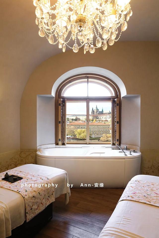 在这个欧洲炼金师都梦想发财的“黄金之城”，能否发现翻身指南？