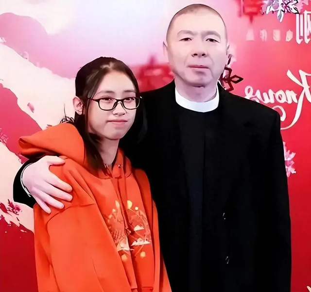 徐帆回应离婚5个月	，冯小刚近况曝光，他的“小心思”再藏不住了