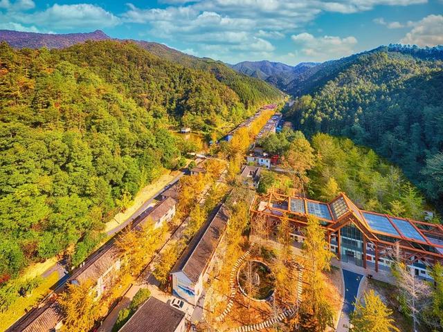 美如仙境！韶关这个地方迎来今年首场冰挂雾凇景观，秋冬来旅行，赏雪泡泉看红枫为你安排好了