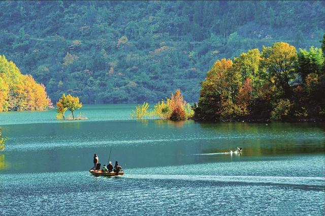 四川广元：湖光山色入画来