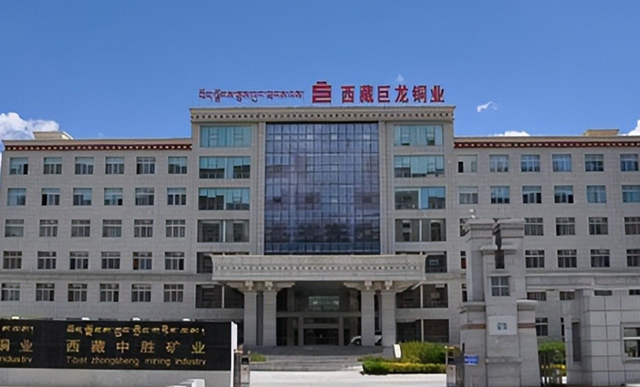 又一首富坠落！曾买直升机回老家撒钱，现在却过着被监视的生活
