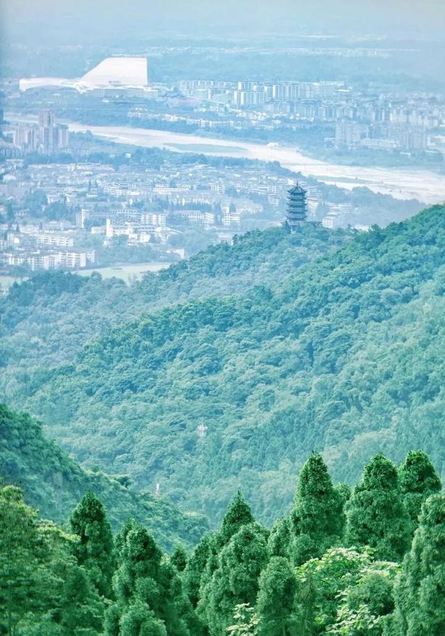 都江堰：山水清凉，生活正好