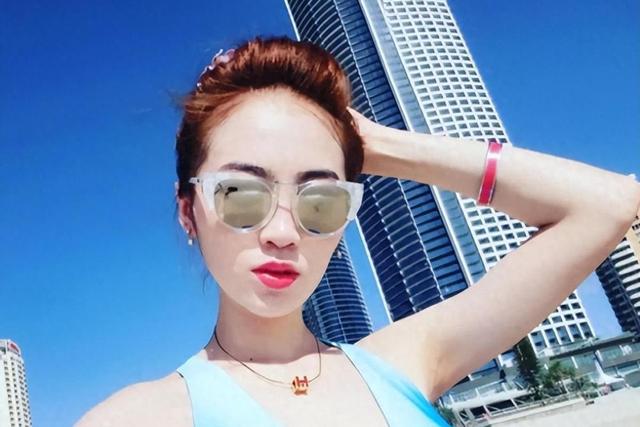 许家印被捕已2年，恒大歌舞团长白珊珊，竟低调闪婚房地产大佬？