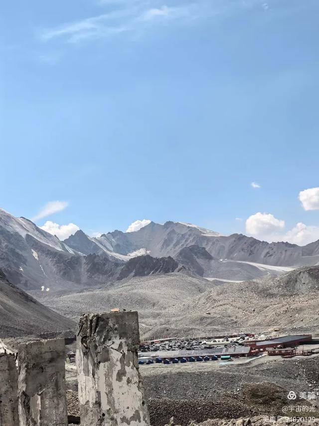 跨越天山的壮美风光