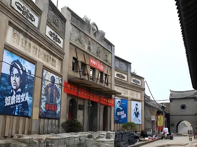 年轻人为何集体“白嫖”景区？报复性白嫖，景区赚不到钱了？